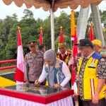 Dinantikan Warga Inaran Selama 12 Tahun, Bupati Resmikan Jembatan Kelay VII 