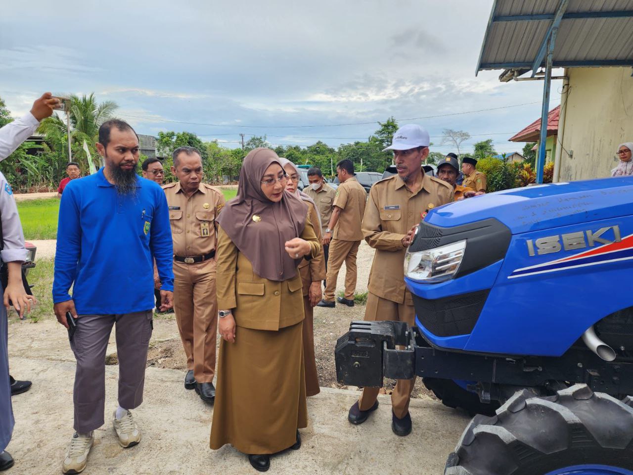 Pemkab Berau Salurkan Bantuan Alsintan dan Bibit Hewan Ternak