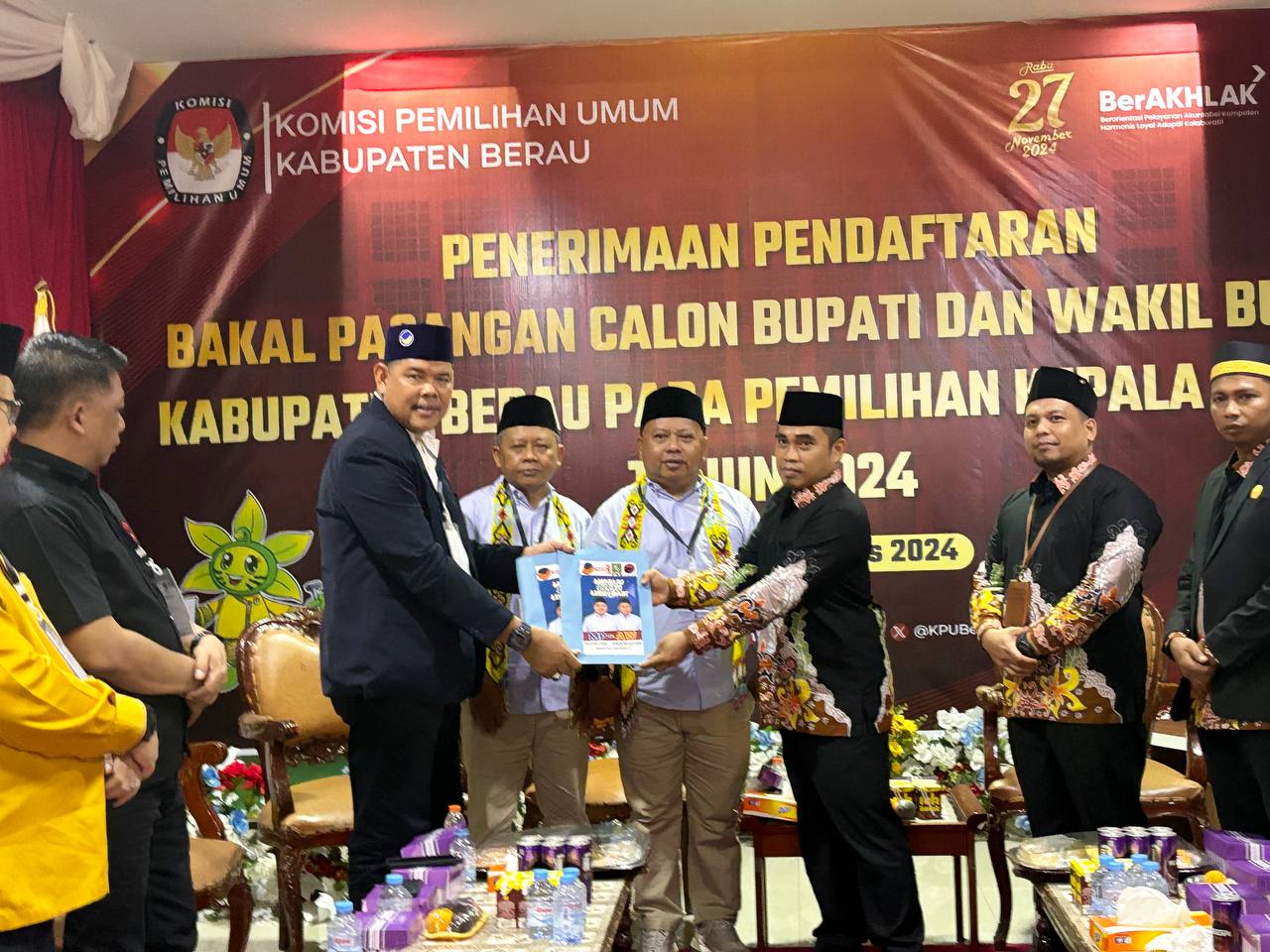 Siap Jegal Petahana, Madri Pani-Agus Wahyudi Daftar KPU Berau