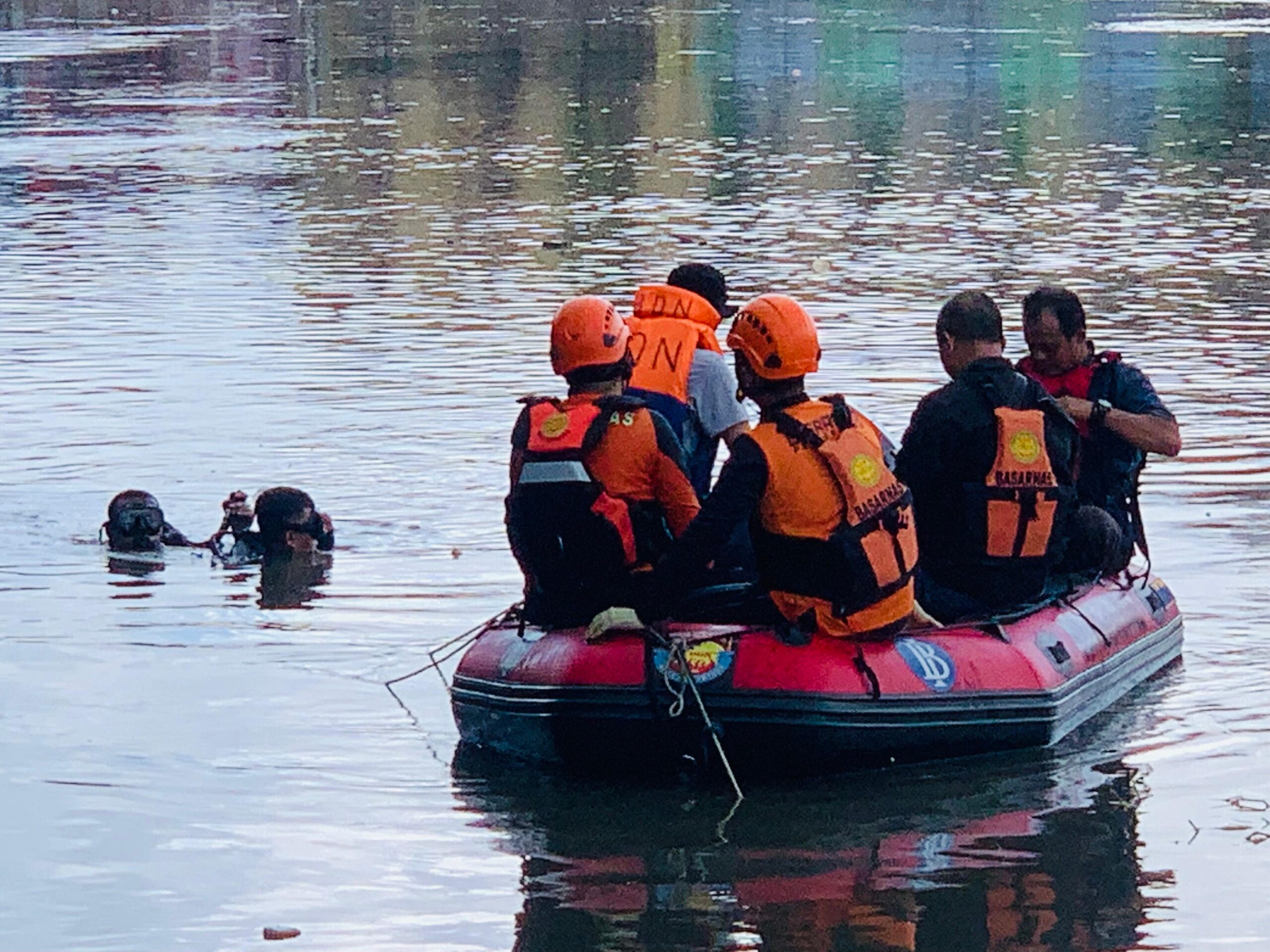 Remaja 15 Tahun Hilang Ditelan Arus Karang Mumus
