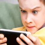 Kecanduan Gadget dan Dampaknya: Tantrum dan Depresi pada Anak