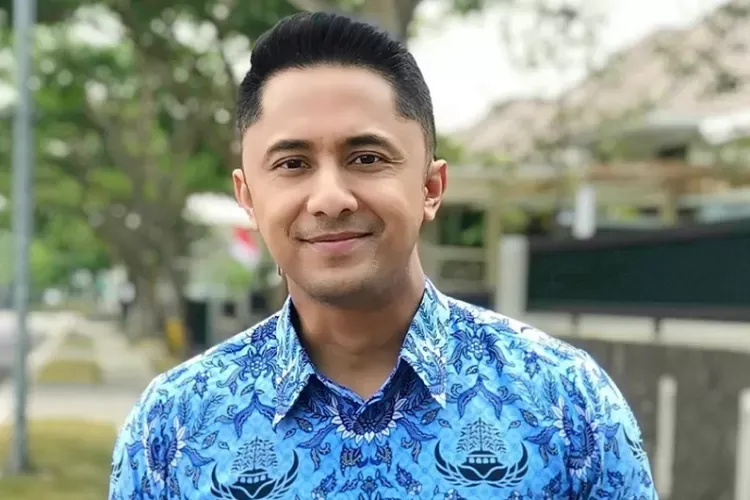 12 Deretan Artis Indonesia Terjun ke Politik, Ramaikan Pilkada 2024 12 Deretan Artis Indonesia Terjun ke Politik, Ramaikan Pilkada 2024