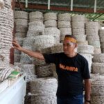 Kisah Sukses KuBe Balanipa: Dari Limbah Tali Kapal, Sahabuddin cs Hasilkan Berikat-ikat Uang