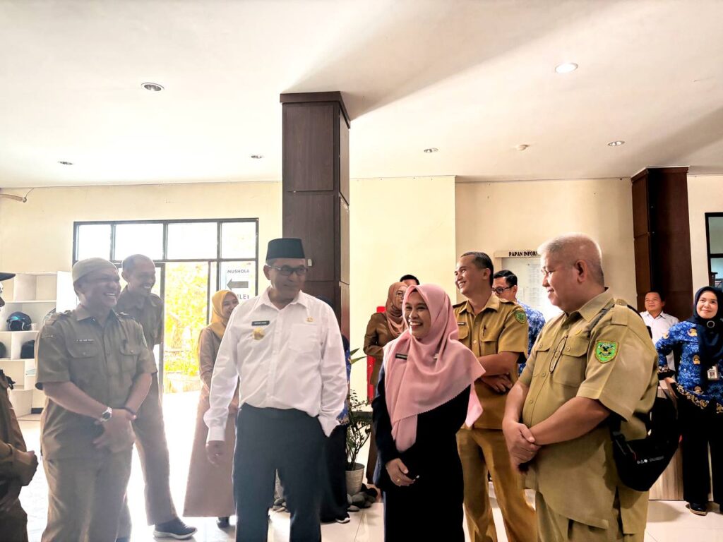Pjs Bupati Berau Kunjungi Beberapa OPD, Silaturahmi hingga Ingatkan Netralitas ASN