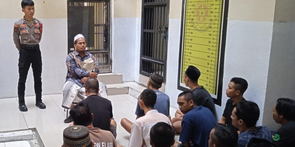 Polres Bontang Gelar Binrohtal Rutin di Rutan, Tahanan Diajak Muhasabah Diri