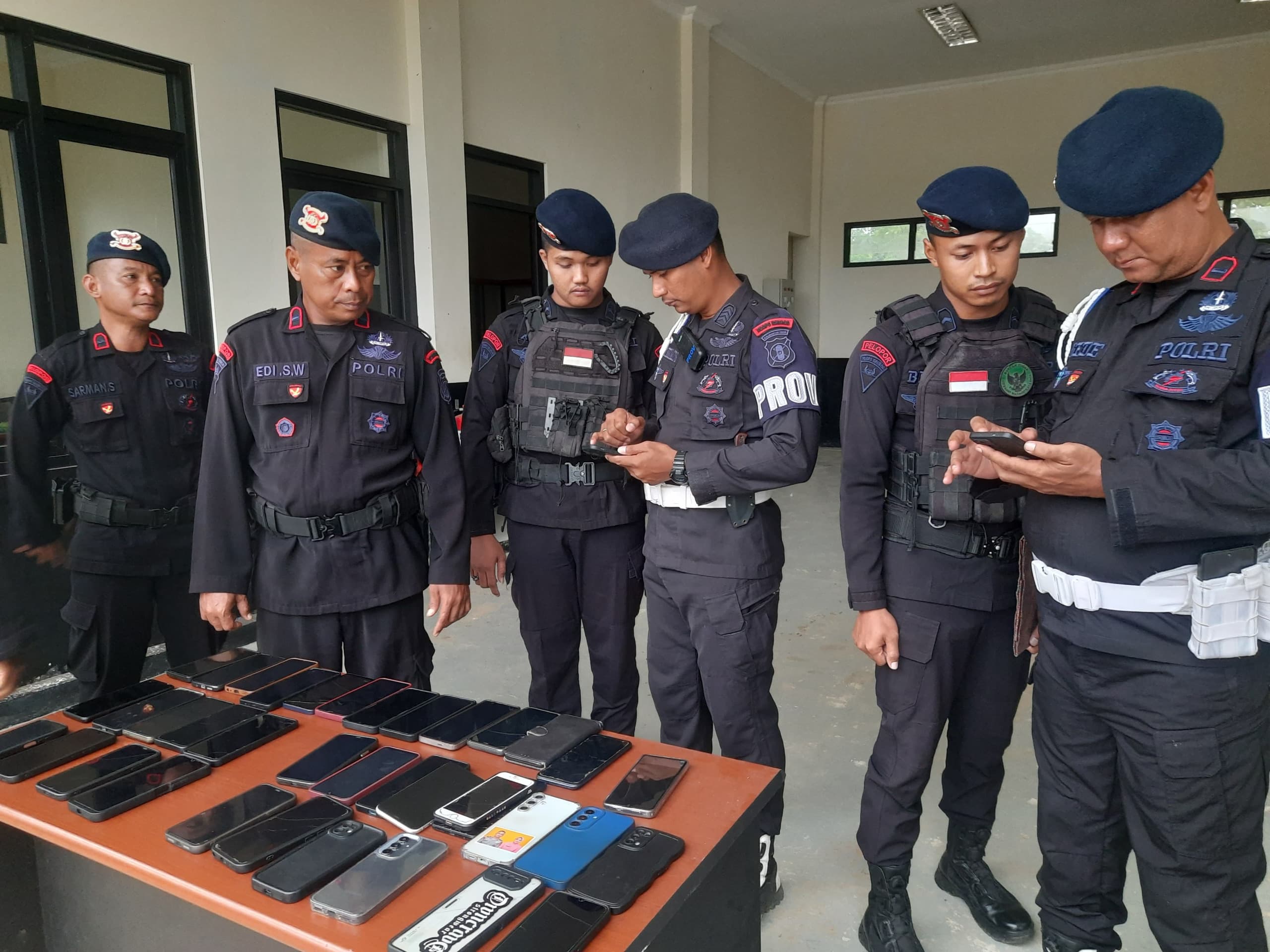 Cegah Anggota Brimob Main Judol, Ponsel Dirazia