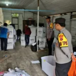 Polsek Melak Amankan Distribusi Kotak Suara Pilkada 2024 ke PPS