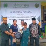 Khitanan Massal di Perbatasan: MUI dan Kemenag Mahakam Ulu Beri Layanan Gratis untuk Anak-anak Long Apari