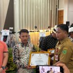 Bapenda Beri Penghargaan Warga Taat Pajak