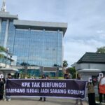 Komite HAM Gelar Aksi Cosplay, Representasikan 7 Institusi Terkorup di Indonesia