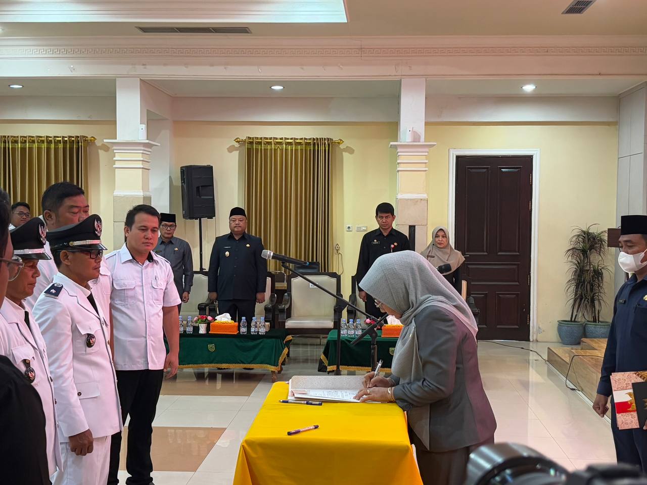 Bupati Lantik Penjabat Kepala Kampung Tasuk dan Punan Malinau