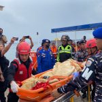 Basarnas Evakuasi Kru Kapal yang Sakit