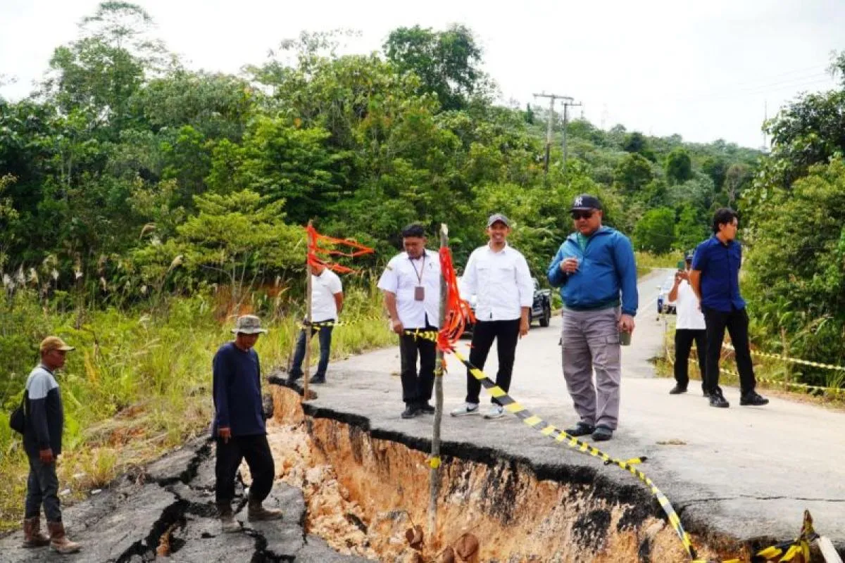 Pemkab Berau Gerak Cepat Tangani Jalan Longsor Penghubung Tiga Kampung