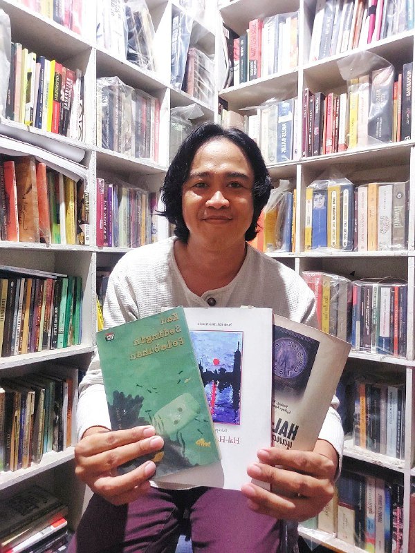 Resep Menulis Penyair cum Dosen FIB Unmul Dahri Dahlan, Terbitkan Buku Puisi "Hal-Hal yang Pergi" dan "Kau Sedingin Pelabuhan"