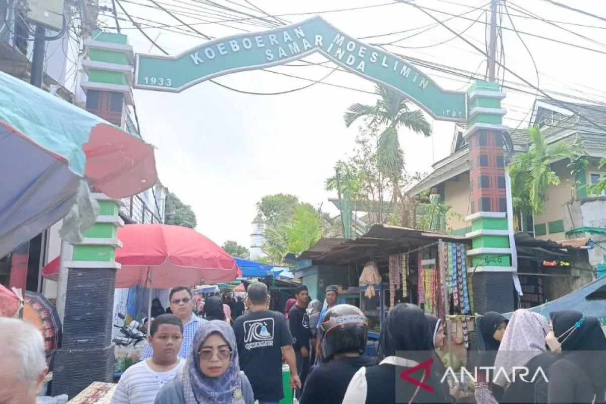 Warga Samarinda Padati TPU untuk Ziarah Kubur Jelang Ramadhan 1446 H