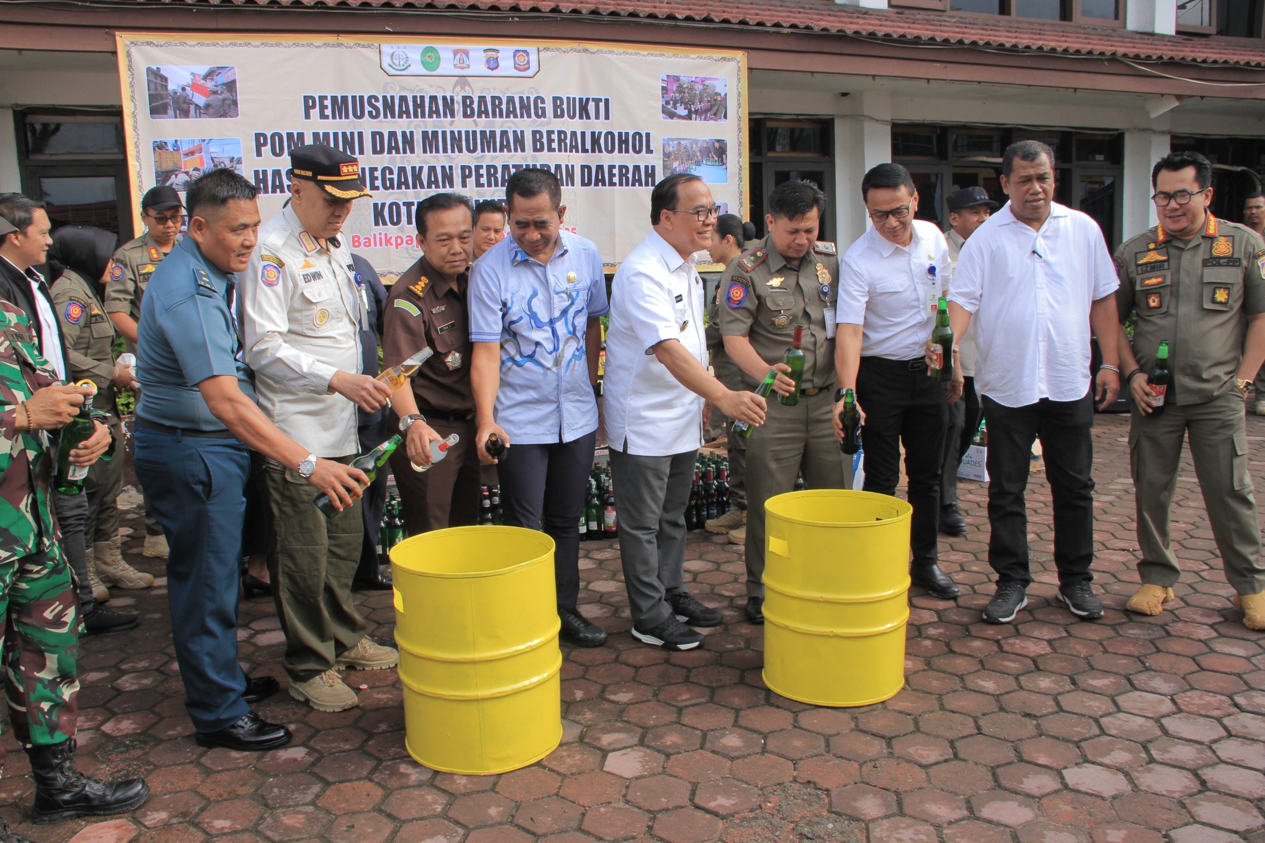Jelang Ramadan, Satpol PP Musnahkan Minuman Beralkohol