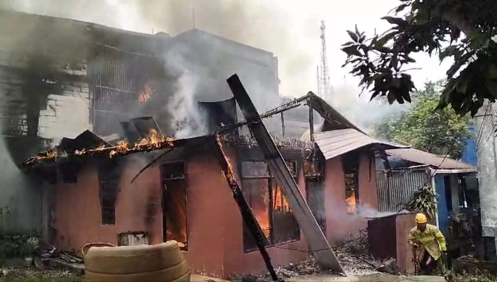 Rumah dan Toko Suku Cadang Kendaraan Terbakar, Satu Warga Terluka
