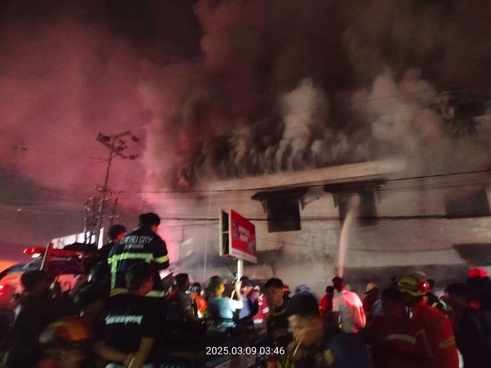 Kebakaran Hebat di Samarinda: Toko Cat Ludes, Satu Orang Tewas