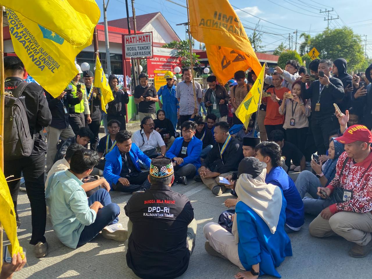 Puluhan Aktivis PMII Samarinda Tuntut Tanggung Jawab Pertamina