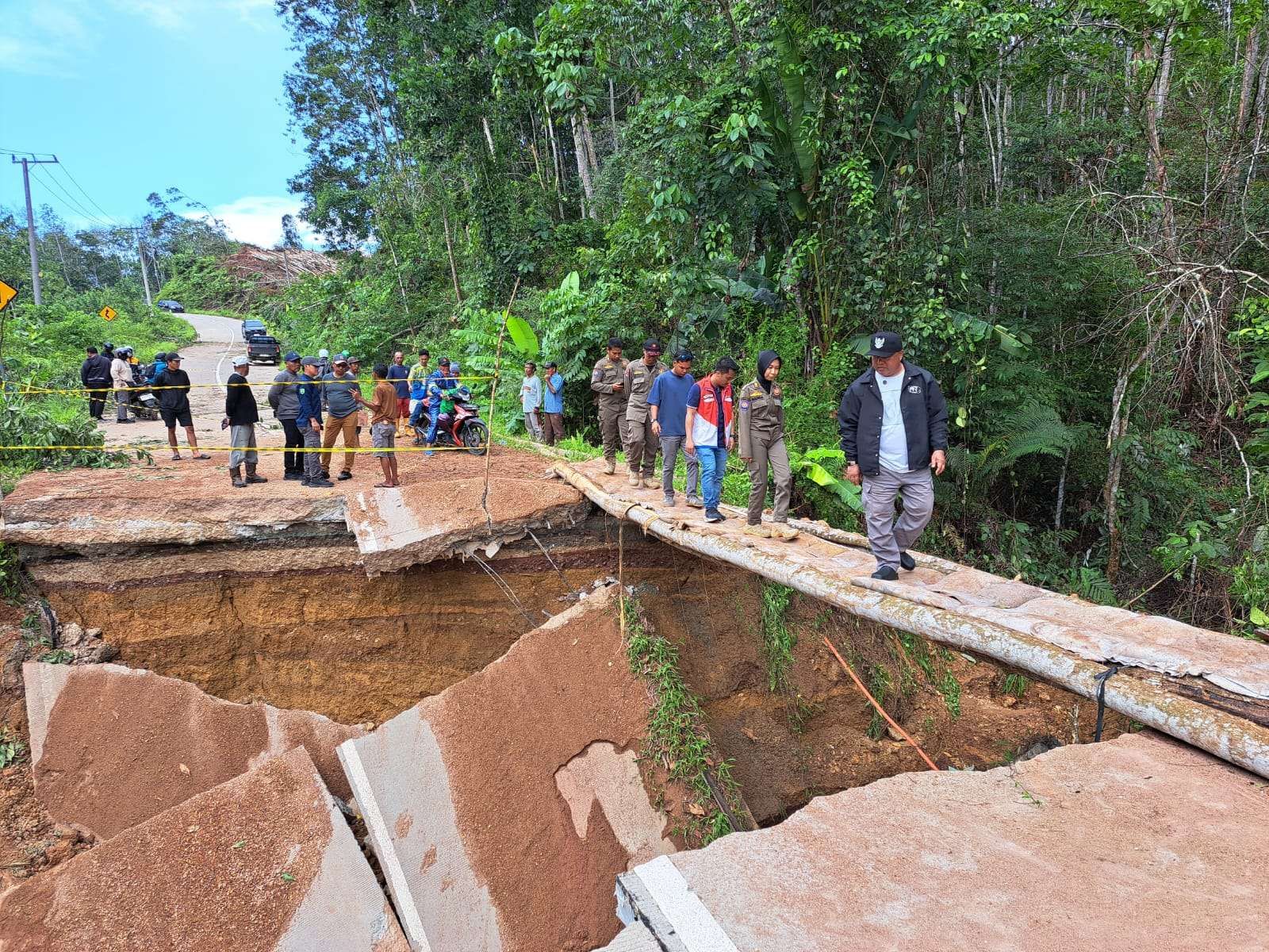 Longsor Putus Akses Vital di Berau, Kendaraan Antre Panjang di Jalur Poros Pesisir