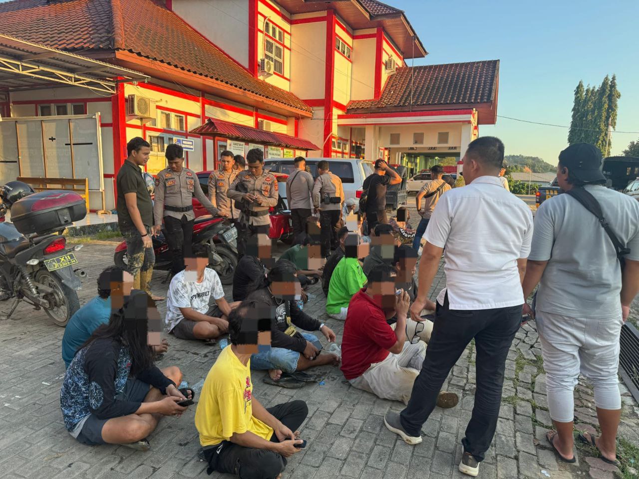 17 Orang Ditangkap di Lokasi Judi Sabung Ayam