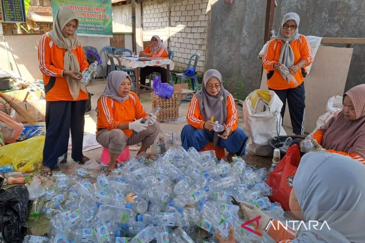 Bank Sampah Induk Samarinda, BSI Bungas Mahakam, pengelolaan sampah Samarinda, harga jual sampah, pemilahan sampah