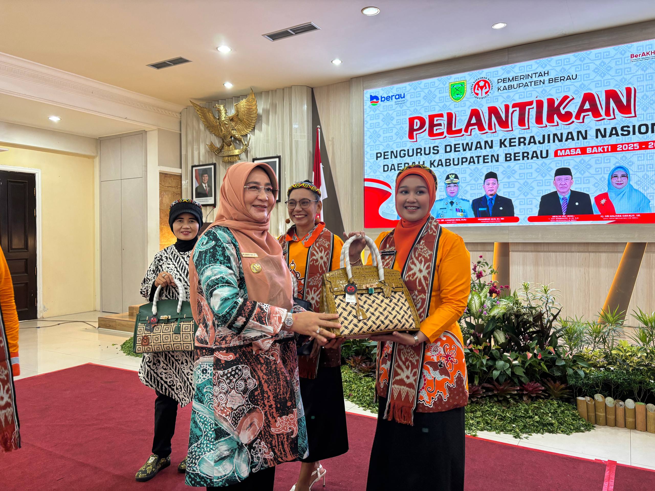 Dorong Setiap Perajin Punya Kartu Nama dan Brosur Produk