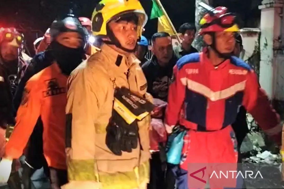 Gedung DPRD Makassar Dibakar Massa, Tiga Orang Tewas