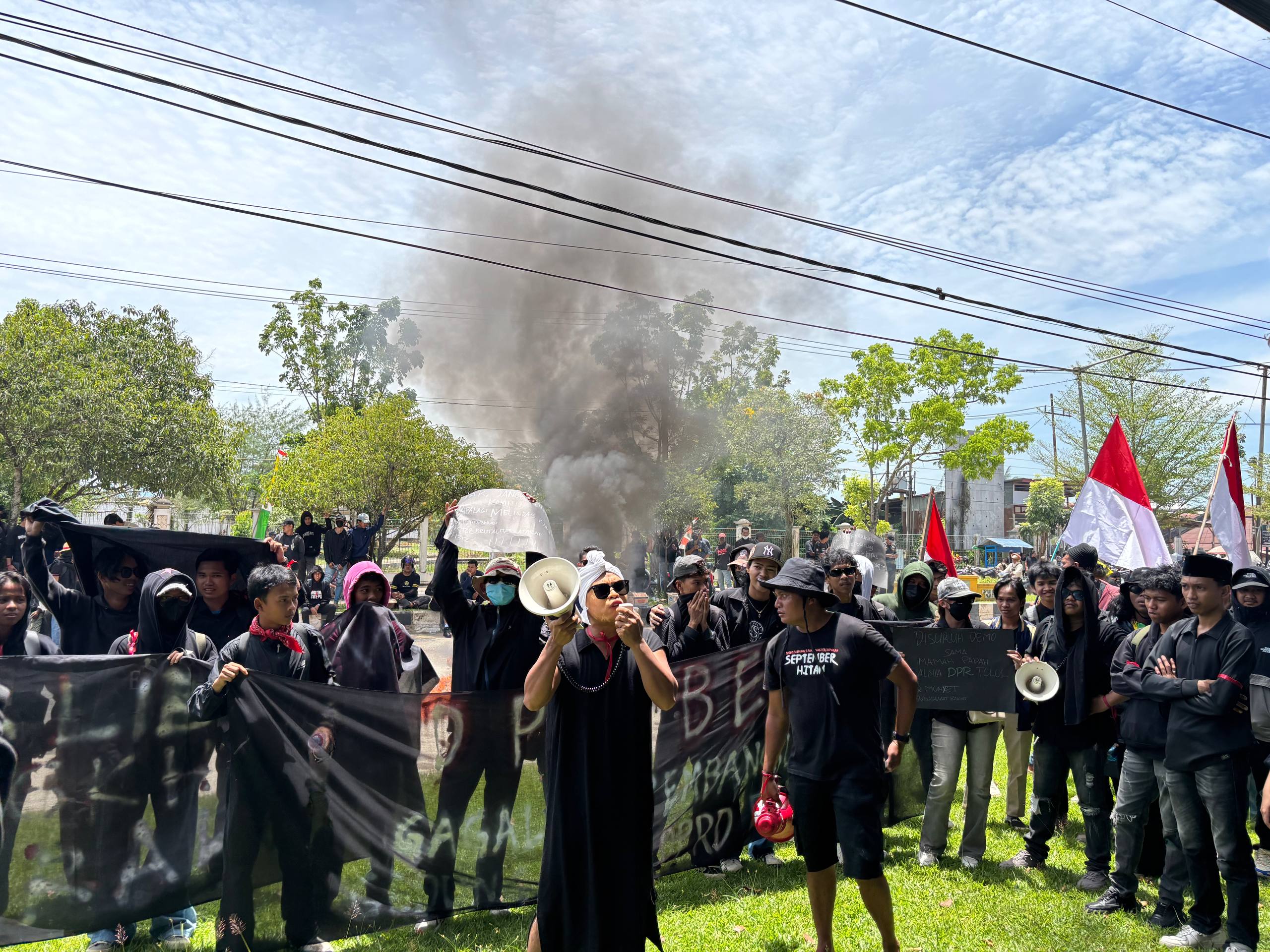 [Breaking News] Ratusan Mahasiswa Geruduk Gedung DPRD Berau