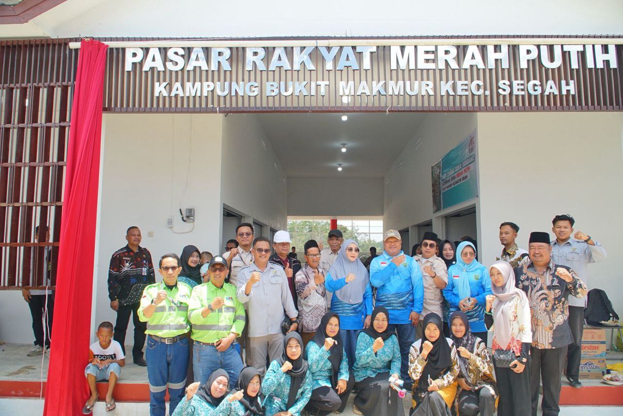 Sri Juniarsih-Gamalis Resmikan Pasar Rakyat Merah Putih di Kampung Bukit Makmur