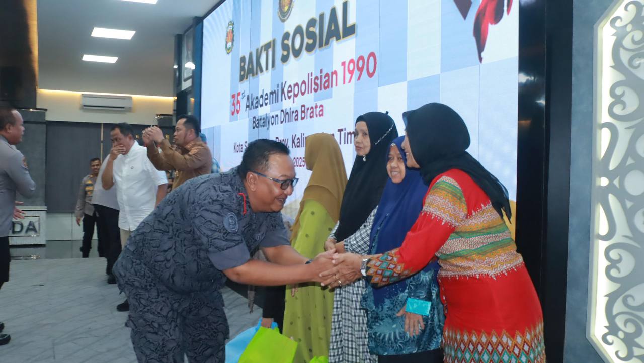 Rangkaian acara diawali dengan pembukaan, doa bersama, dilanjutkan sambutan, penyerahan sembako secara simbolis, foto bersama, dan ditutup dengan doa penutup. Suasana berlangsung khidmat dan penuh kebersamaan.
