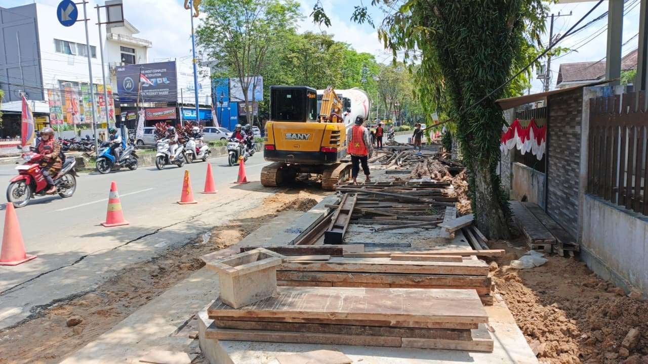 pengendalian banjir Samarinda, banjir Samarinda 2025, PUPR Samarinda, Sungai Karang Mumus, kolam retensi Samarinda