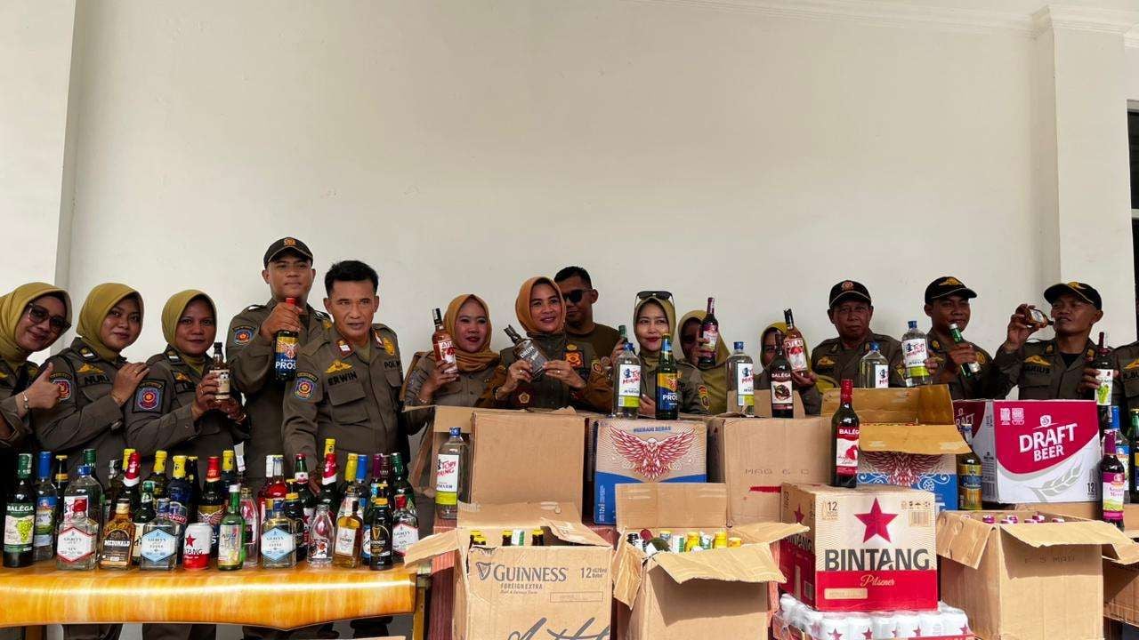 Satpol PP Samarinda, miras ilegal, 710 botol miras, operasi penertiban, Loa Janan Ilir