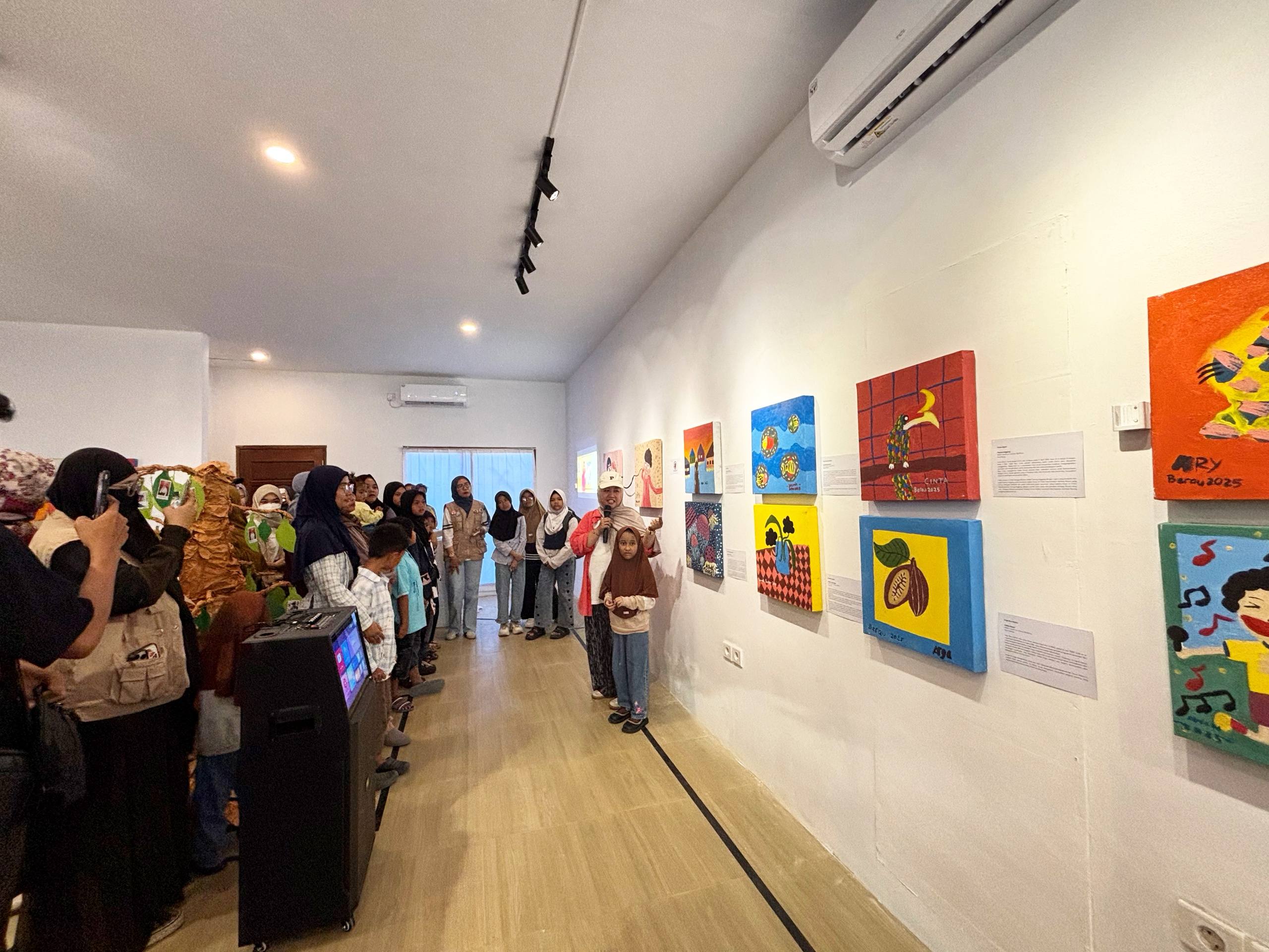 Lukisan Karya 22 Penyandang Disabilitas Hadir di Atara Studio, Pameran Seni Inklusi Bertajuk "Merayakan Kita" 