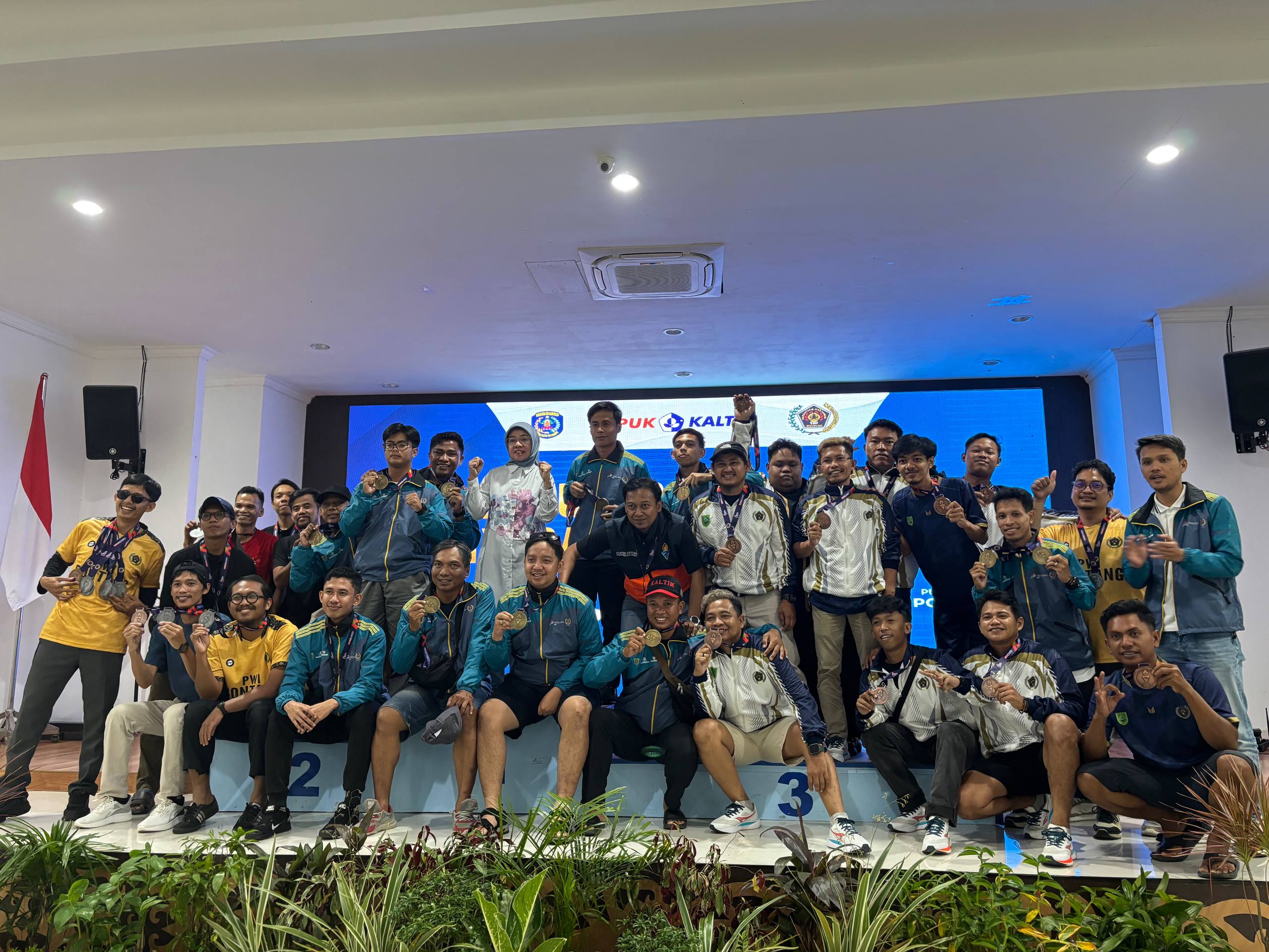 Raih 10 Medali Emas, PWI Kota Bontang Juara Umum Porwada 2025