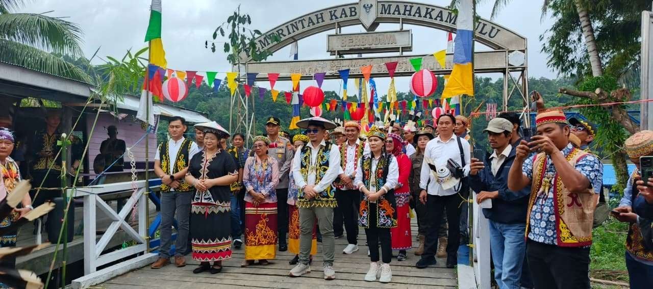 Bupati Mahakam Ulu, warga Mahulu, sambutan meriah, Ujoh Bilang, pembangunan perbatasan