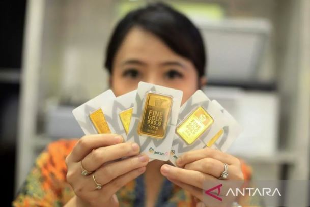 Harga Emas Antam Turun Rp16.000, Update Lengkap Harga Terbaru Hari Ini