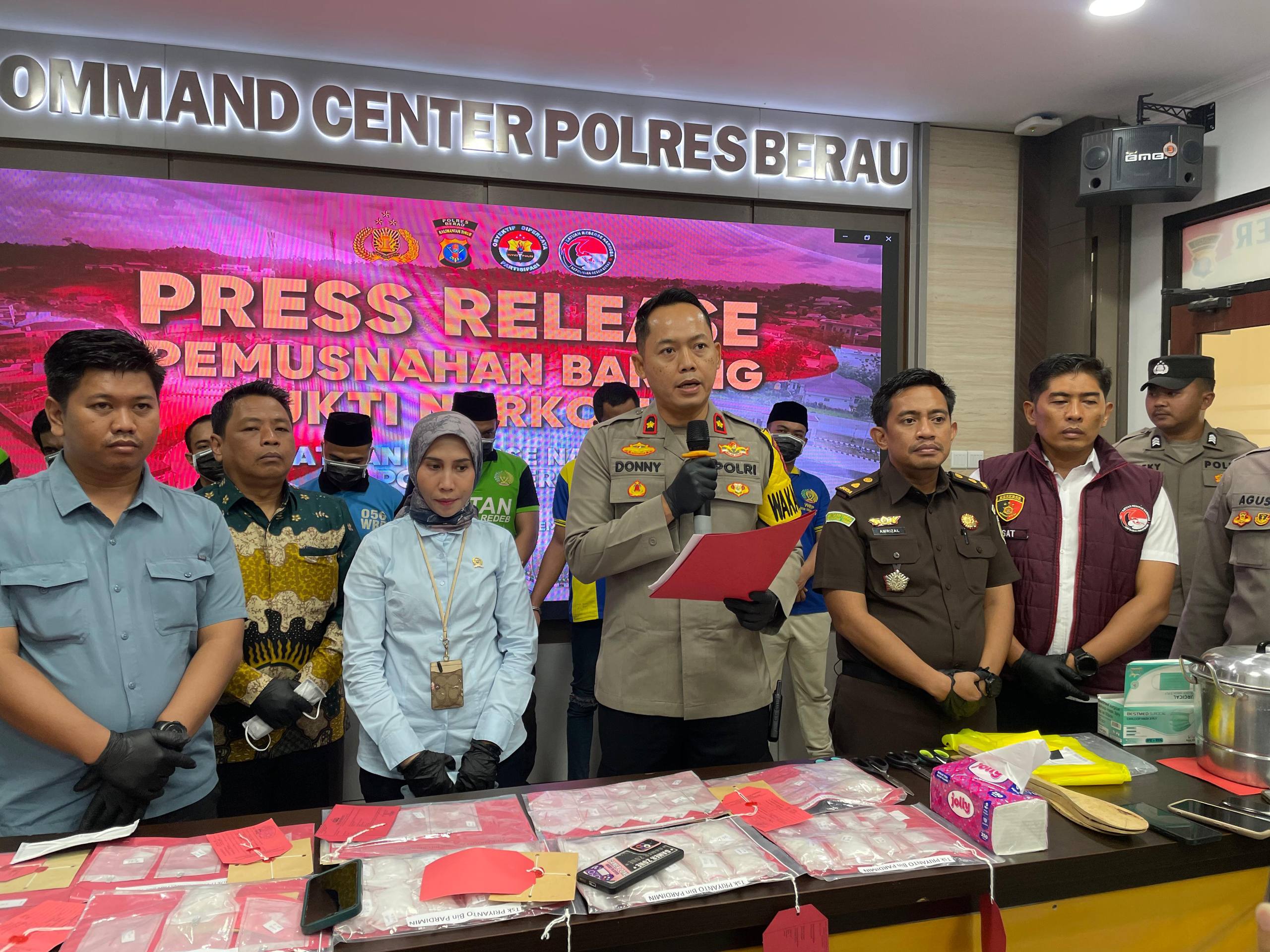 Ungkap 8 Kasus Narkoba, Polres Berau Musnahkan 1,3 Kilogram Lebih Sabu-Sabu