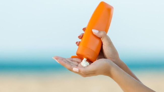 Wajib Tahu! Reapply Sunscreen Tiap 8 Jam, Dokter Ungkap Risiko Serius Jika Diabaikan