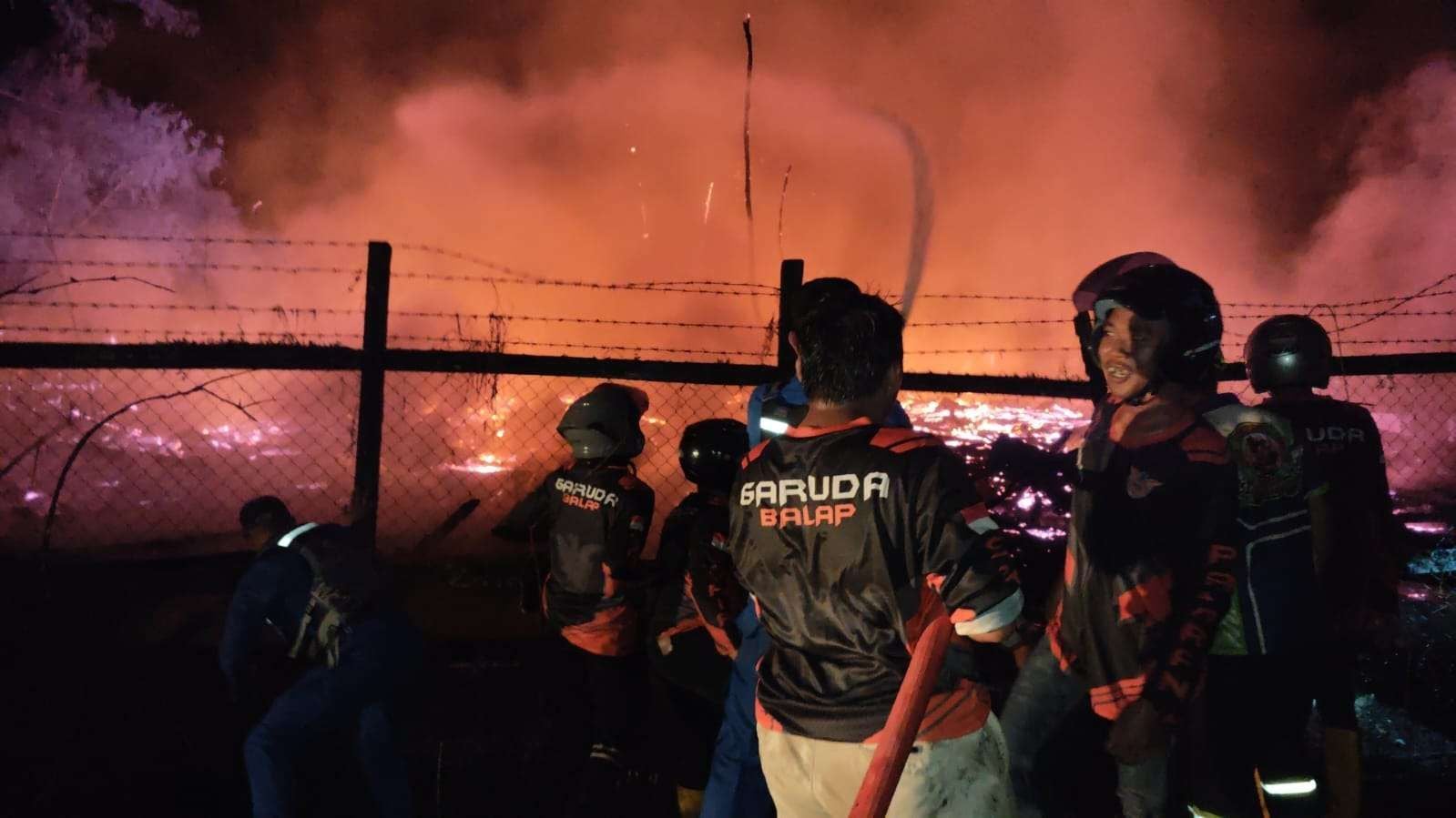 kebakaran Samarinda, mes PT Tirta Mahakam, Bukuan Palaran, pemadam kebakaran, relawan Samarinda