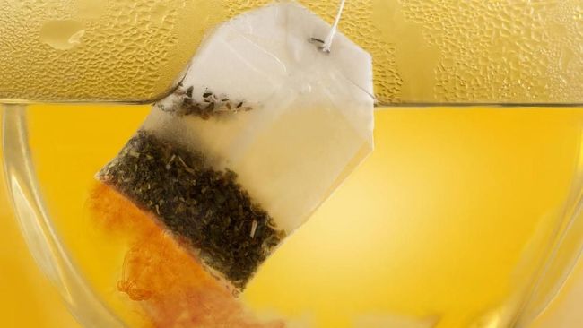 merendam teh celup terlalu lama, bahaya teh celup, mikroplastik teh celup, teh celup semalaman, bakteri pada teh