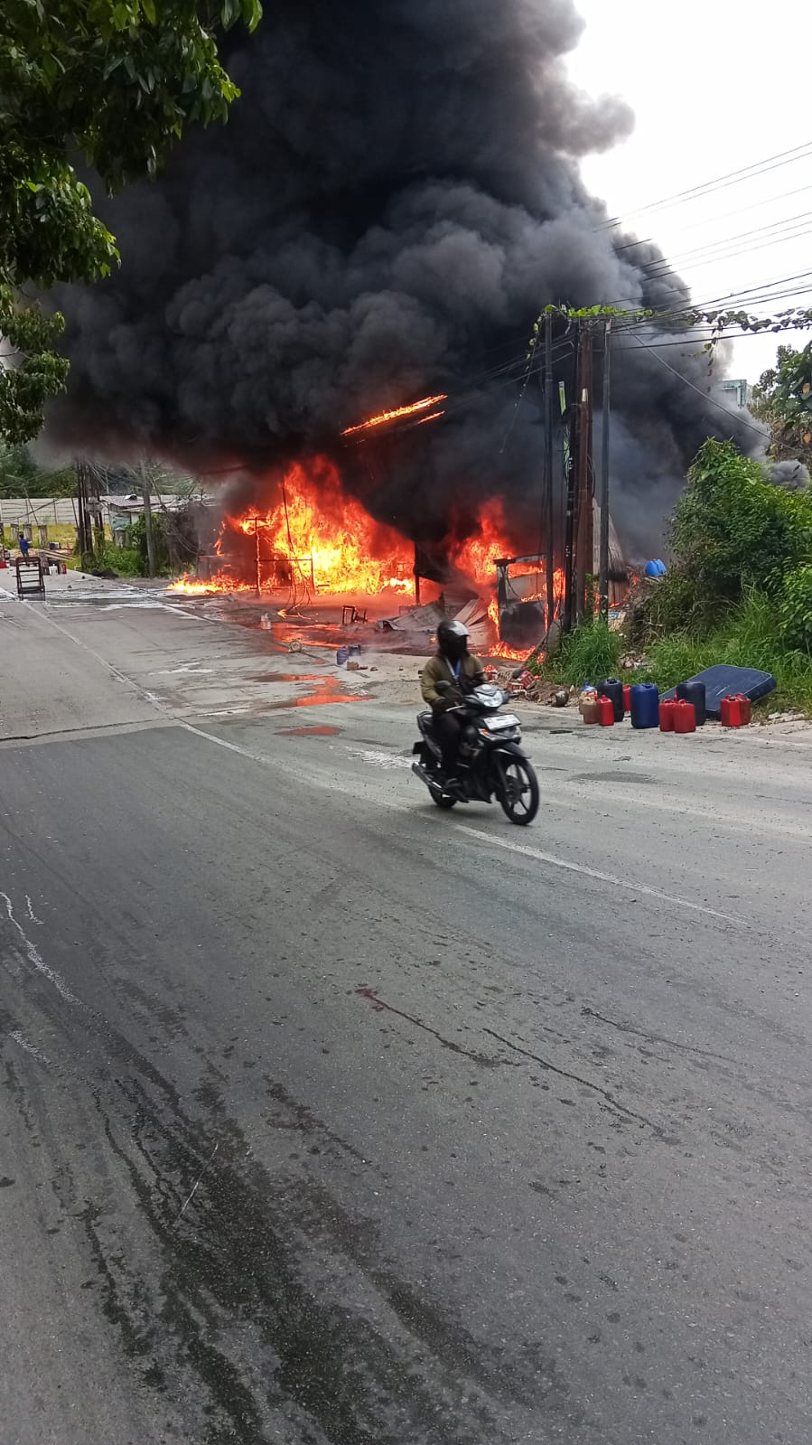 Tiga Kios di Kariangau Ludes Terbakar