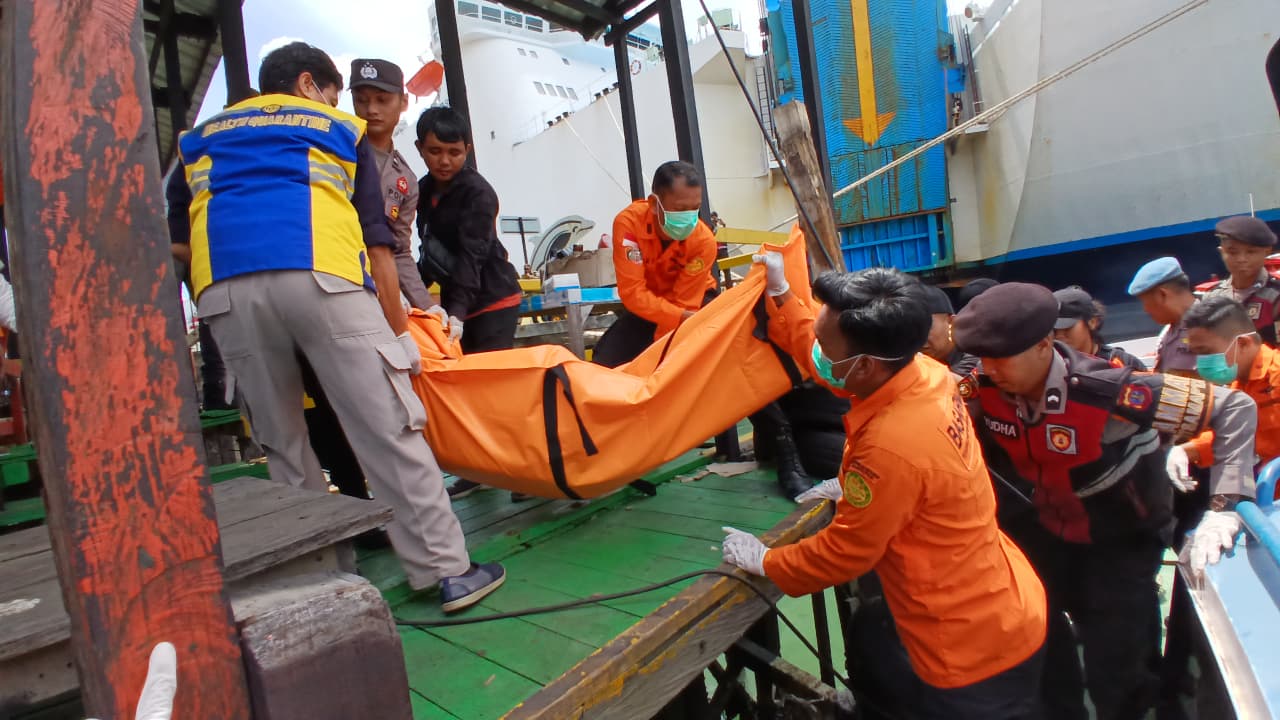 Penumpang Kapal Damai Lautan Nusantara Rute Surabaya-Balikpapan Terjun ke Laut
