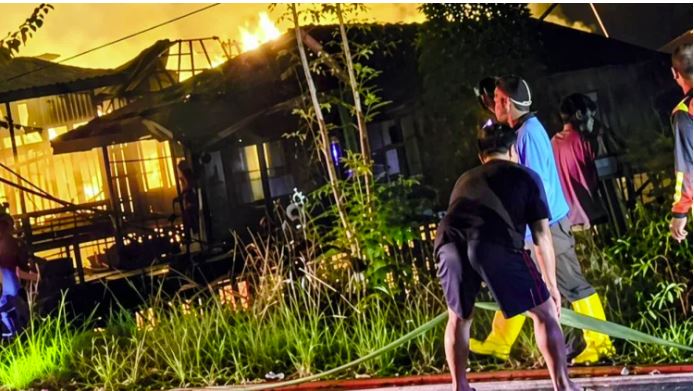 Kebakaran Hanguskan 5 Rumah Warga di Desa Liang Kota Bangun