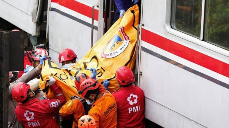 Kronologi Kecelakaan Kereta di Bekasi: Bermula dari Taksi Green SM