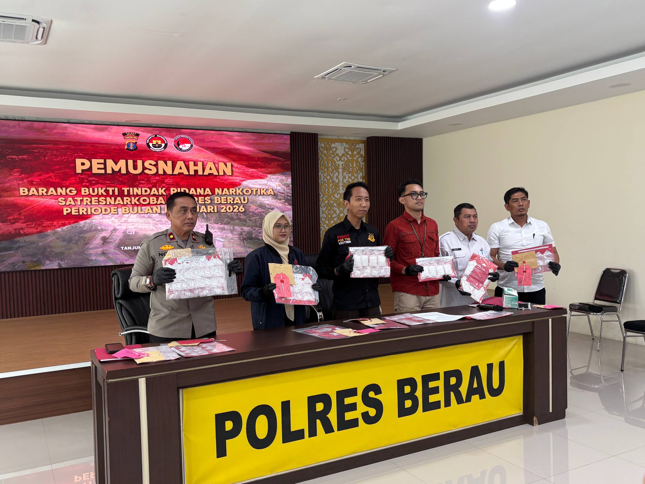 Polres Berau Musnahkan 484,97 Gram Sabu, 13 Tersangka Diringkus Polisi