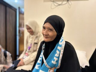 Kisah Haru Nenek Jumariah, Jemaah Haji Sebatang Kara yang Jadi Ikon Global Haji 2026