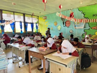 Banyak Guru Terpaksa Mengajar Pelajaran Bukan Bidangnya, Ini Penyebabnya