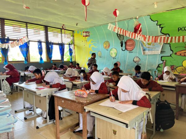 Banyak Guru Terpaksa Mengajar Pelajaran Bukan Bidangnya, Ini Penyebabnya