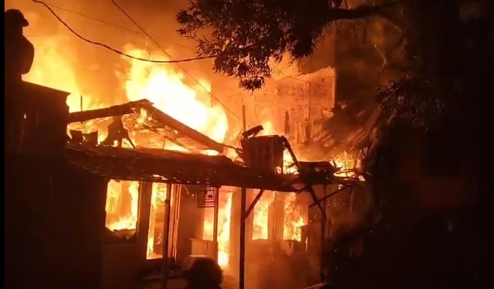 Kebakaran di Dahor, 3 Rumah Ludes Terbakar